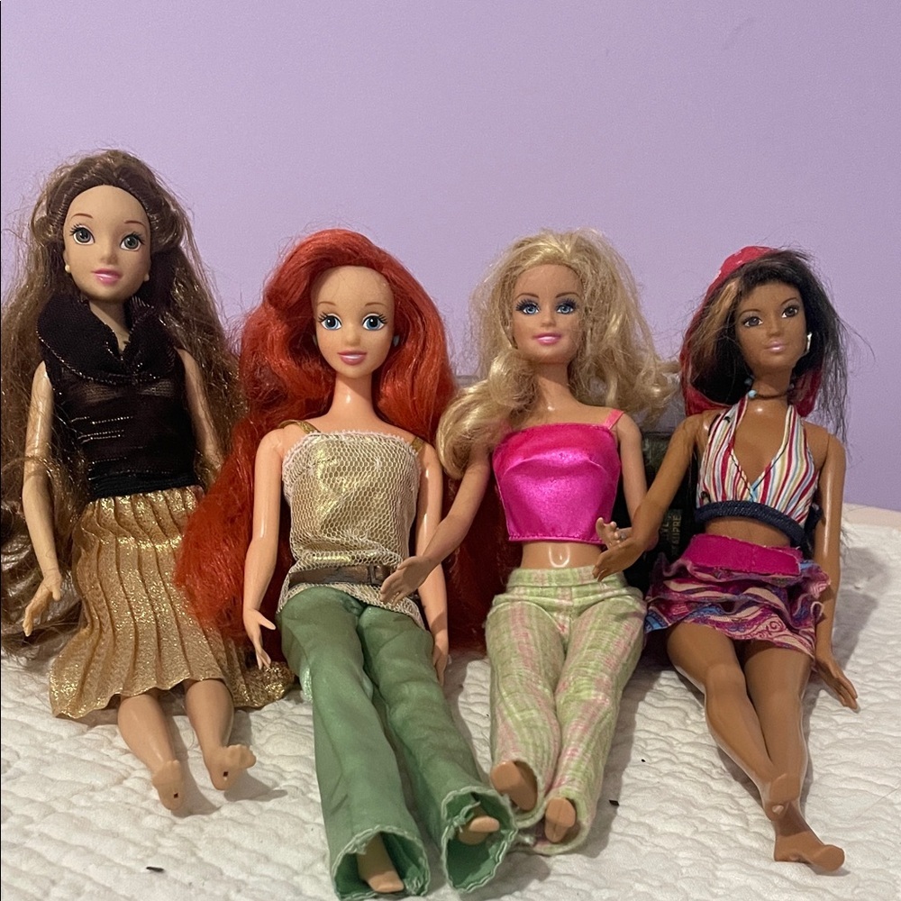 Fashion Dolls Set with Colorful Outfits